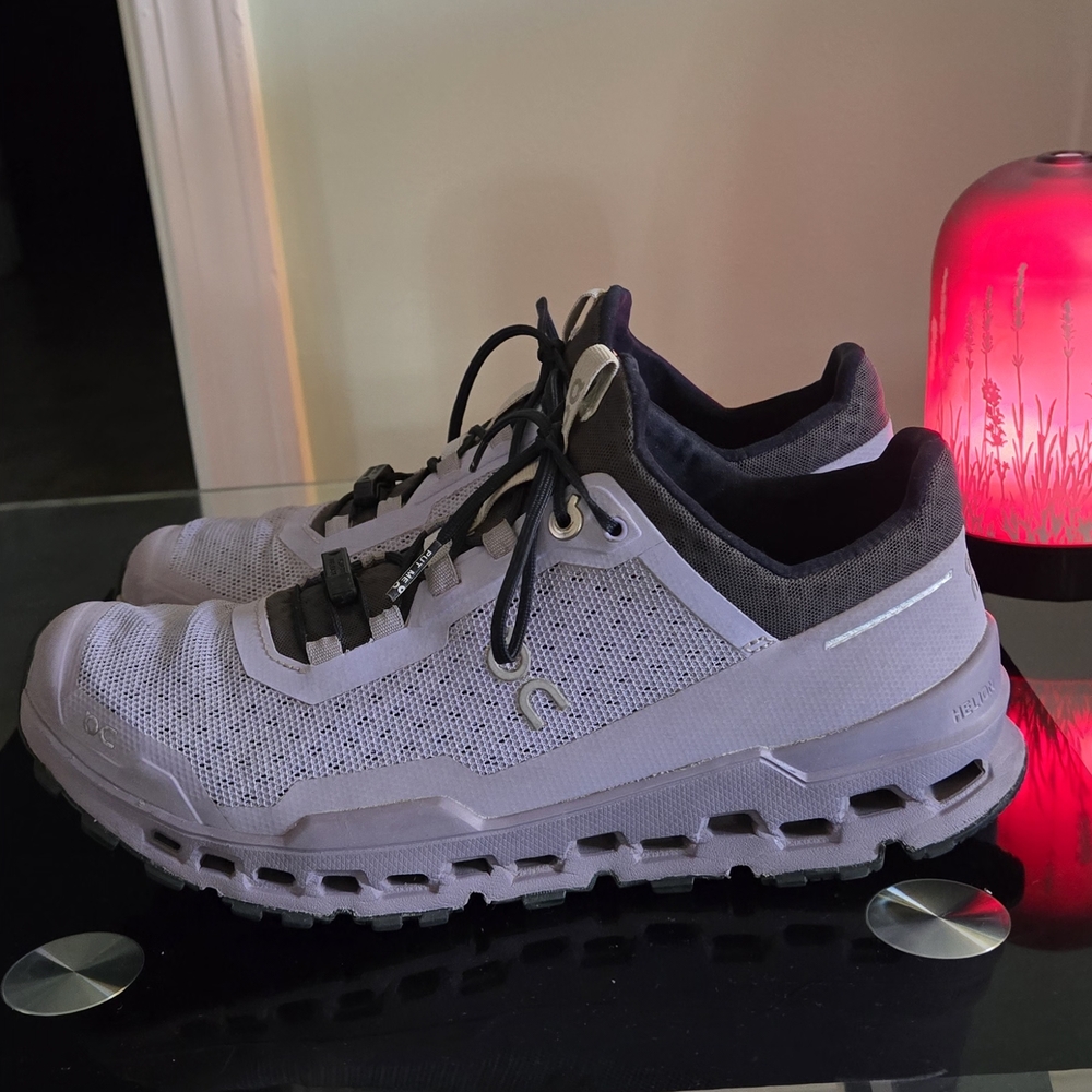 On Cloud Ultra Running Shoes Women's Size 8.5 Athletic Shoes - Purple and Black